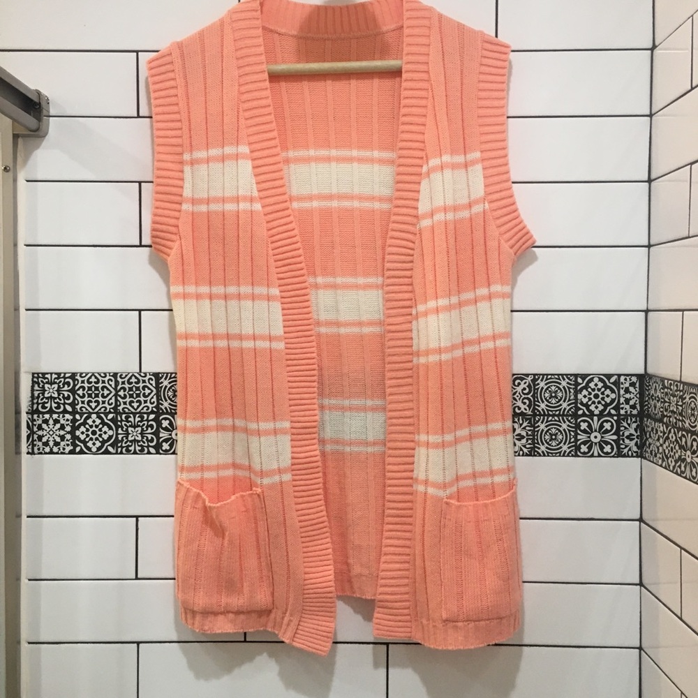 Vintage 70’s✨🌟 peach and white sleeveless sweater